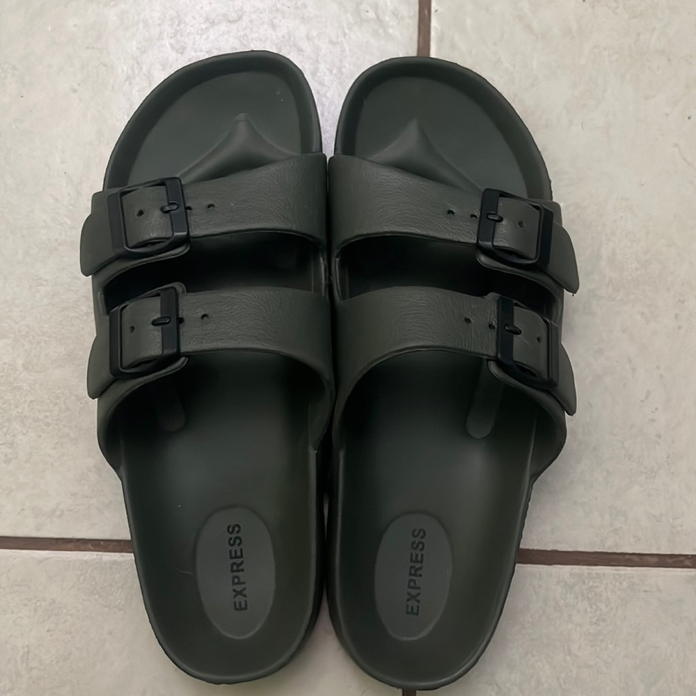 MEN’s Express Birkenstock style slip on in size 9
